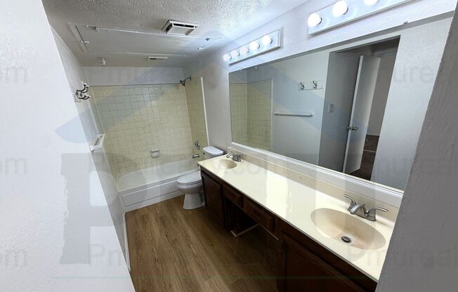 AVAILABLE NOW!!! Half Duplex 2 bed 1 bath in Dallas