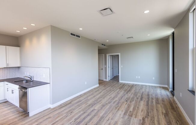 1 bed, 1 bath, 713 sqft, $1,799, Unit 503