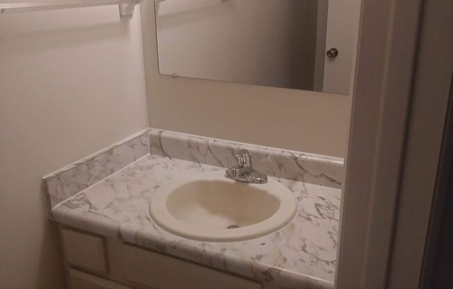 2 beds, 1.5 baths, 1,065 sqft, $1,250, Unit U07