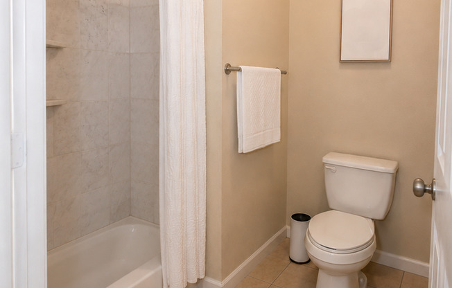 3 beds, 3.5 baths, $2,600, Unit # 804