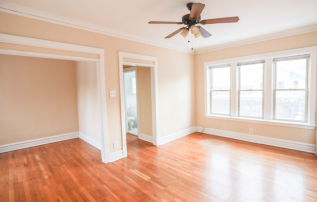 4449 N DAMEN