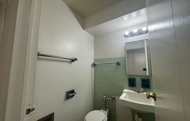 1 bed, 1 bath, $1,295, Unit 706