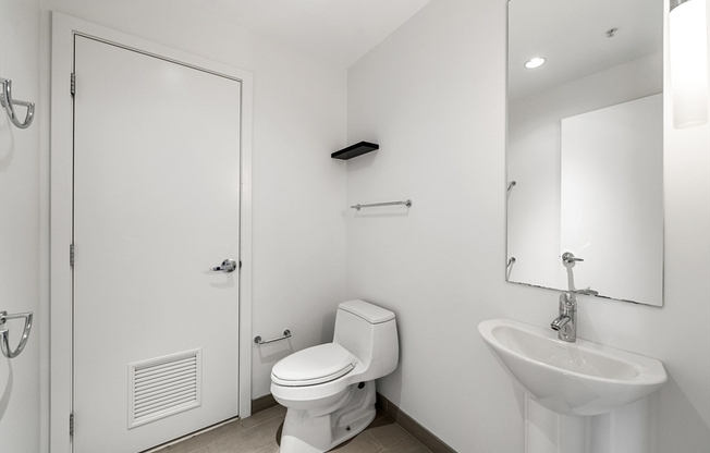 2 beds, 1.5 baths, 1,035 sqft, $5,500, Unit 19H
