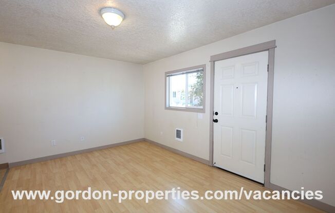 SE Arista Dr - 1 bedroom apartment in the heart of Oak Grove