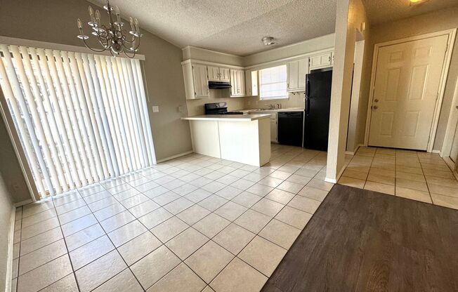 Adorable 3 bedroom 2 bathroom Duplex!
