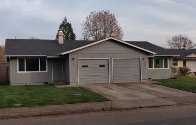 Updated 2-Bedroom Duplex in Thurston Springfield Neighborhood