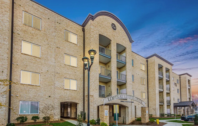 1 bed, 1.5 baths, 937 sqft, $1,295, Unit 342