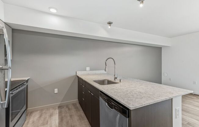 1 bed, 1 bath, 587 sqft, $1,975, Unit 703