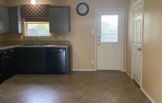 3 beds, 2 baths, $1,575