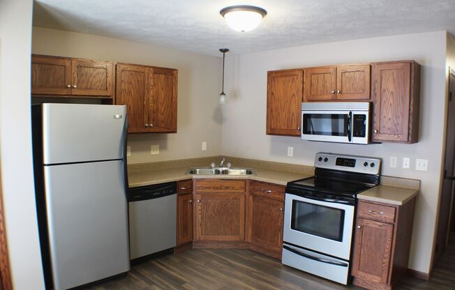 2 beds, 2 baths, 1,087 sqft, $1,195, Unit 7605-13