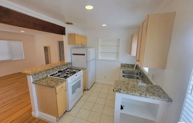 1 bed, 1 bath, 535 sqft, $2,400, Unit 14