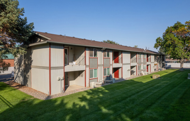 2 beds, 1 bath, 858 sqft, $1,299, Unit G205