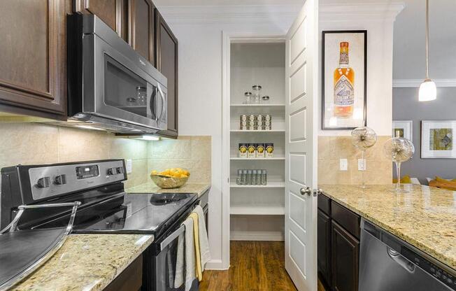 Fully Equipped Kitchen With Ample Storage at Berkshire Lakeway, Lakeway, 78738