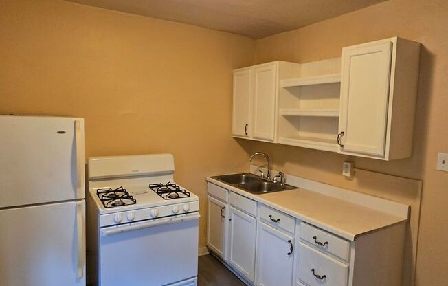 1 bed, 1 bath, $825, Unit Unit 2