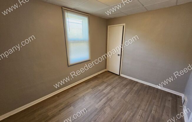 3 beds, 1 bath, $1,350, Unit 2nd floor