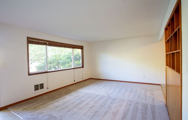 FALL SPECIALS: Mid-Century Modern 2 Bedroom & Great Location!