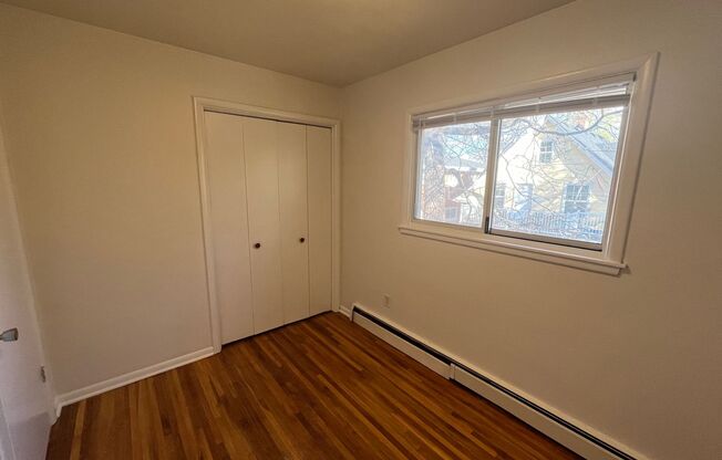 2 beds, 1 bath, $1,375, Unit 6