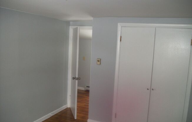 2 beds, 1 bath, $1,300, Unit 21 Homecrest Ave