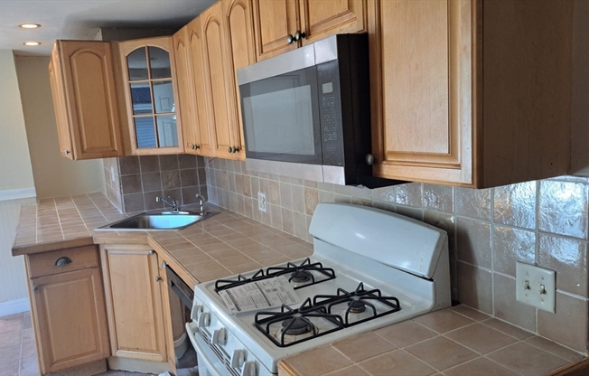 3 beds, 1 bath, 1,250 sqft, $2,700, Unit 1