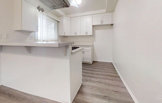 2592-2598 N Bourbon St