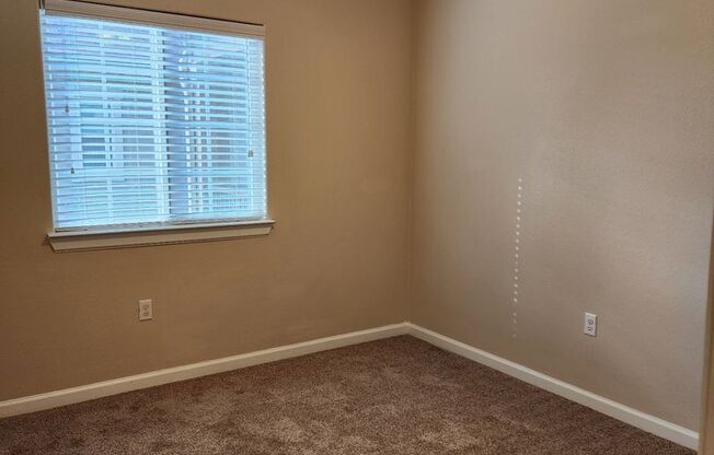 3 beds, 2 baths, 1,187 sqft, $1,520, Unit 4202