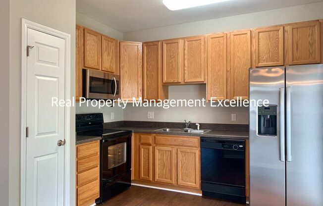 Raleigh Townhome Convenient to I440 & I540, Huge Master Suite, Near Anderson Pointe Park!