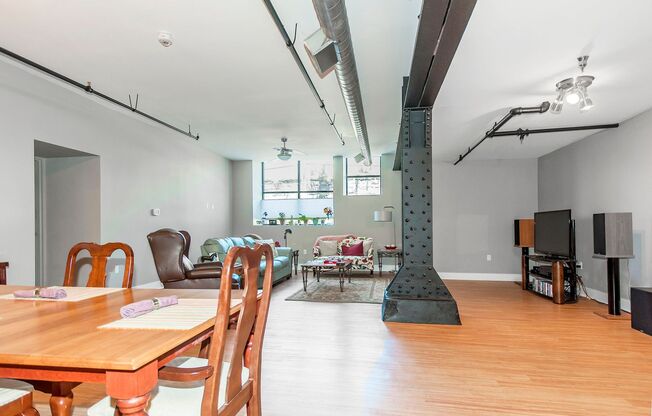 2 beds, 1 bath, 1,400 sqft, $2,250, Unit Jane 102