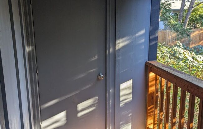 2 beds, 2 baths, 950 sqft, $1,350, Unit 27