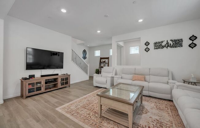 4 beds, 3 baths, $2,900