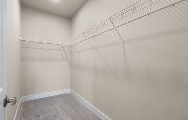 3 beds, 2 baths, 1,511 sqft, $1,995, Unit J-404