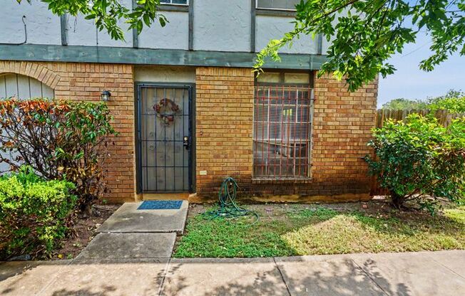 Meadow Field Ave. 5216