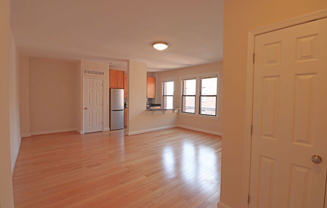 Studio, 1 bath, 337 sqft, $2,350, Unit W806