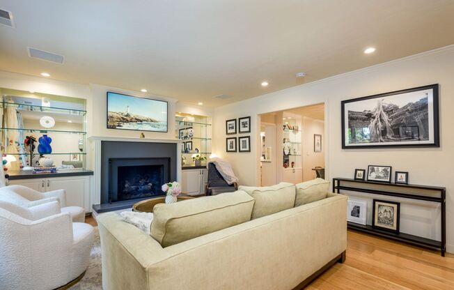 Charm of a Carmel Cottage in Menlo Park Allied Arts 3/2 with Bonus Rooms