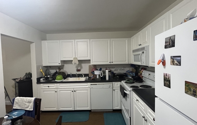 1 bed, 1 bath, 590 sqft, $2,300, Unit 11