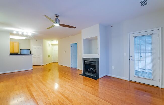 Spacious 3 Bed 2 Bath Condo With Balcony In Sought After Summerfield at Brambleton