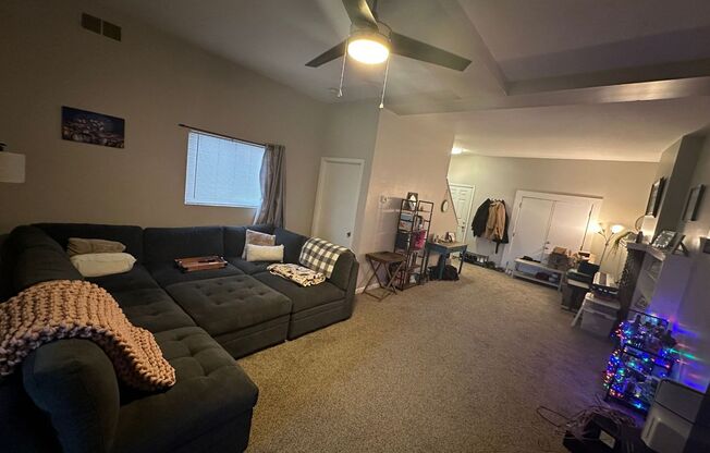 3 beds, 1 bath, 1,070 sqft, $1,695, Unit 168