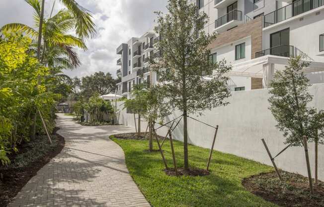 Walking Trails | Twenty2 West | Luxurious Apartments in Miami, FL 