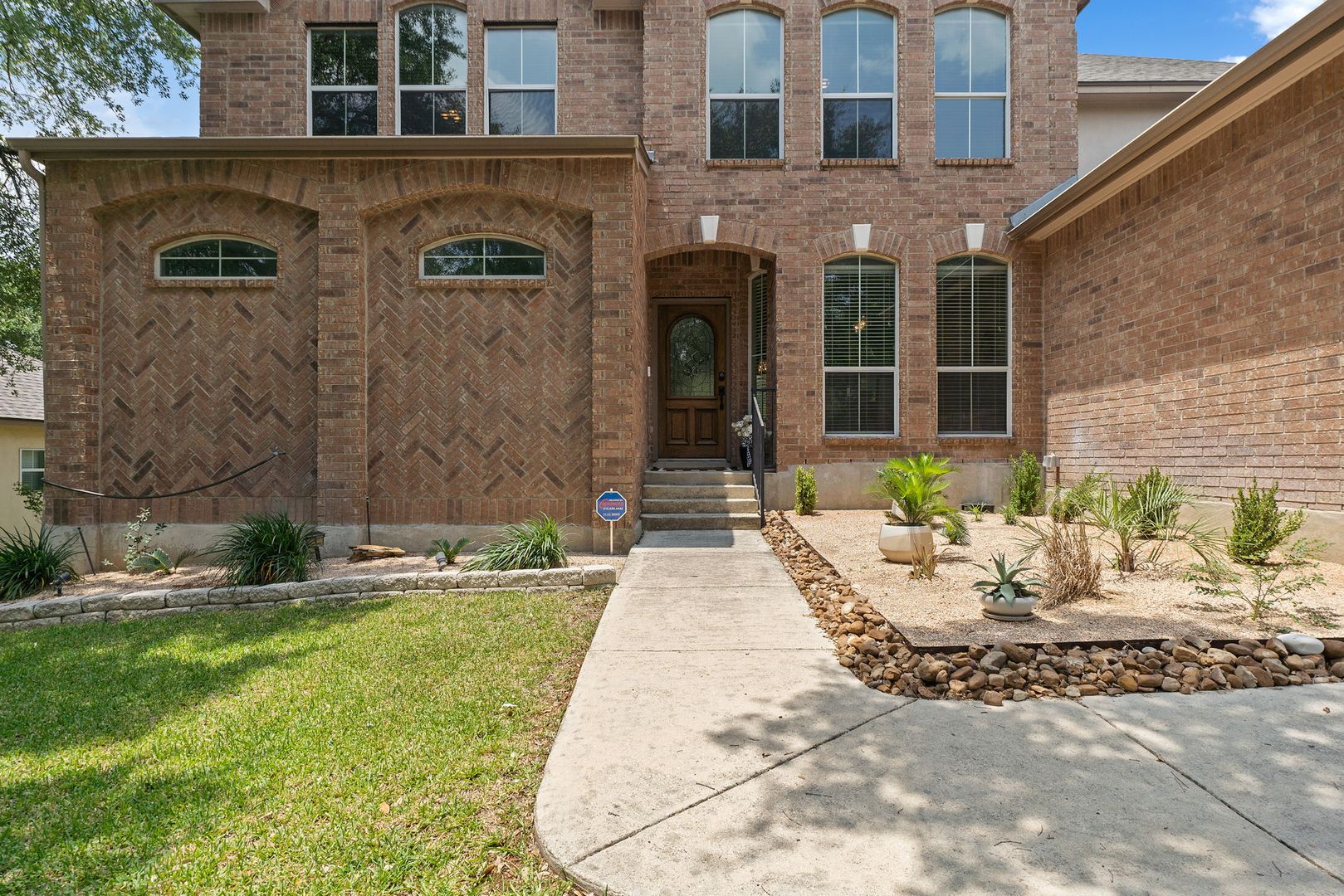 Stunning Home with Pool Now Available in the Coveted Hills of Sonoma Ranch Subdivision! - Realtor Commission: $1000 ($1500 if tenant moves in by July 1st, 2025)