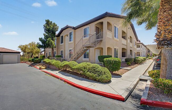 2 BEDROOM CONDO WITH MOUNTAIN VIEWS!