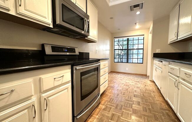 Spacious 2BR 2BA North Park Condo - Split Floor Plan, Central AC, Washer/Dryer in Unit, Tandem Parking