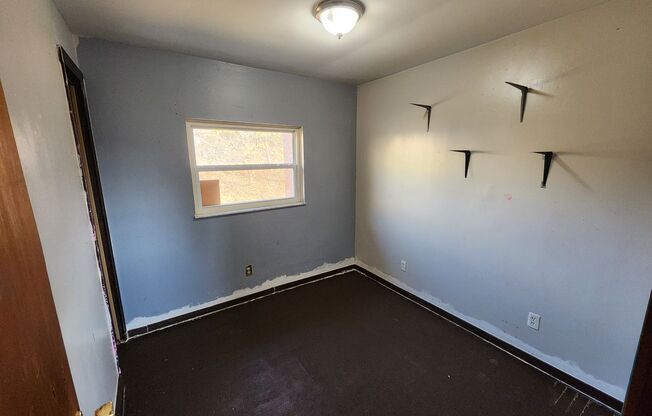 3 beds, 1 bath, $1,295