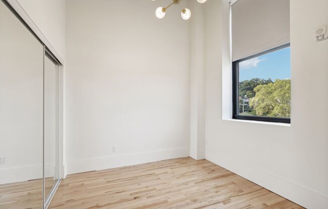 1 bed, 1 bath, 400 sqft, $1,350, Unit Schwab Industrial-305