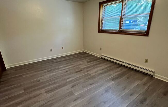 2 beds, 1 bath, 903 sqft, $1,140, Unit P-3