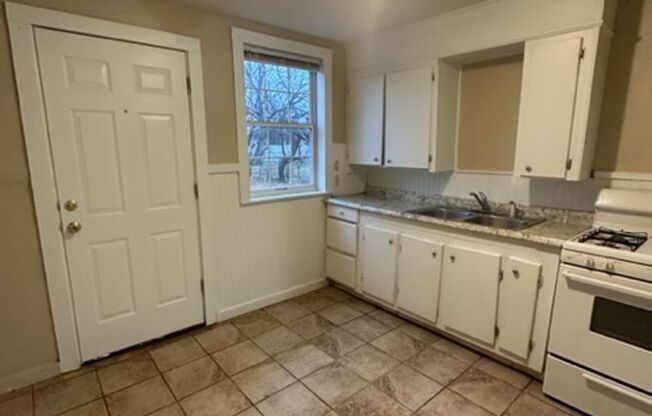 3 beds, 1 bath, $995