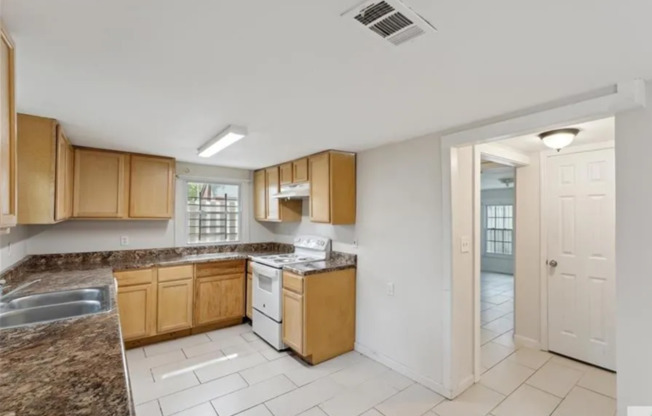 Charming 4BR Downtown Savannah Home with Modern Updates & Prime Location