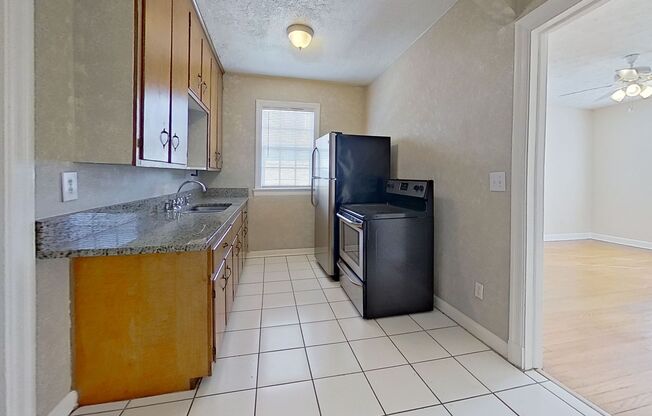 1 bed, 1 bath, 800 sqft, $1,095, Unit 1738 Flagler Ave #1