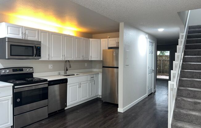 Prestige Townhomes: Stylish 2-Bedroom Living in the Heart of Puyallup