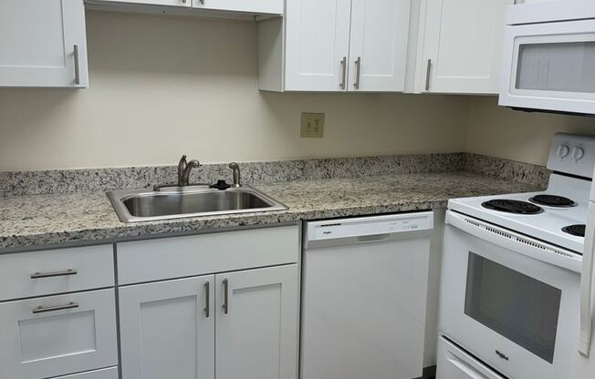 Studio, 1 bath, 616 sqft, $1,595, Unit 111-2