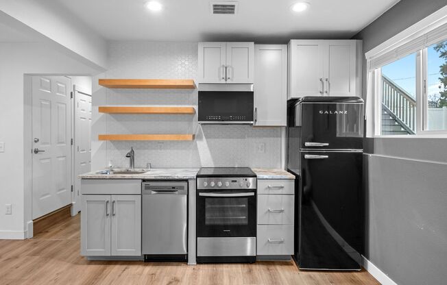 818/820 S. Collins Rd.