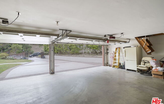 5 beds, 6 baths, 5,290 sqft, $12,000